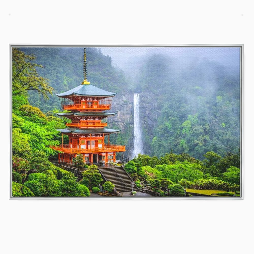 Tablou Canvas Premium, LuxCanva® O1050, Linistea Japoniei, Armonie, Om, Natura, Pagoda, Munti, Cascada, Calatorie, Sacru, Ritual, Zeu, Templu, Spirit, Nachi, Vacanta, Birou, Living, Dormitor