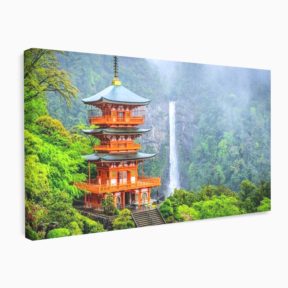 Tablou Canvas Premium, LuxCanva® O1050, Linistea Japoniei, Armonie, Om, Natura, Pagoda, Munti, Cascada, Calatorie, Sacru, Ritual, Zeu, Templu, Spirit, Nachi, Vacanta, Birou, Living, Dormitor