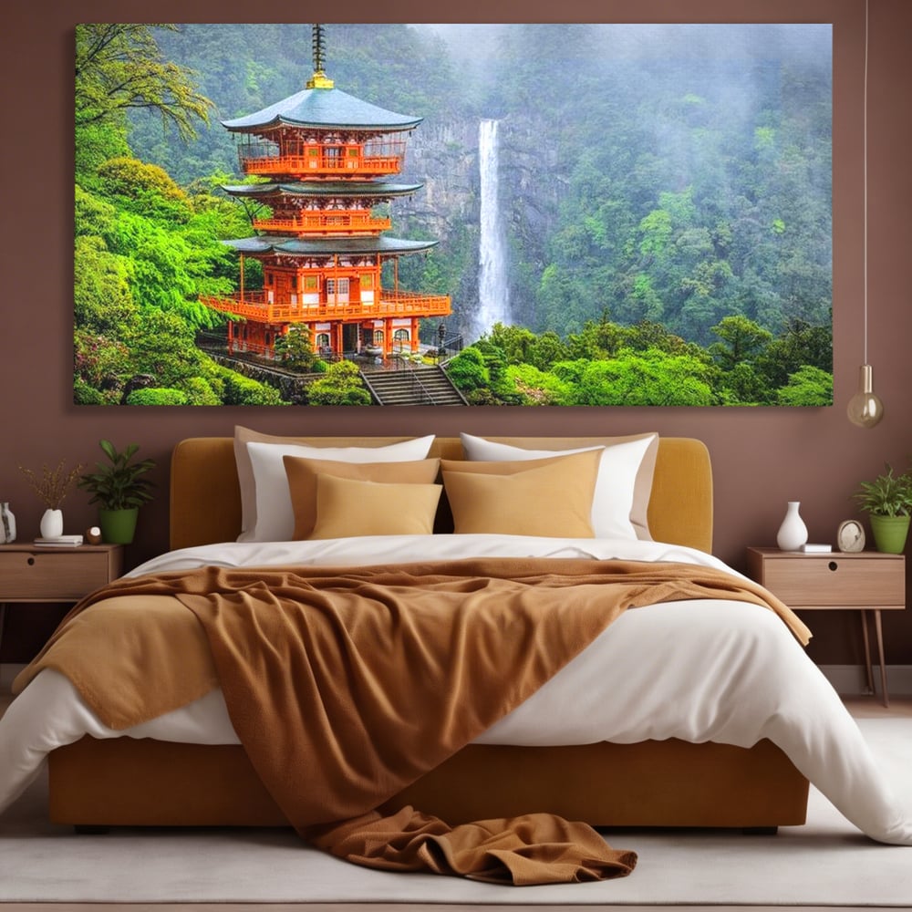 Tablou Canvas Premium, LuxCanva® O1050, Linistea Japoniei, Armonie, Om, Natura, Pagoda, Munti, Cascada, Calatorie, Sacru, Ritual, Zeu, Templu, Spirit, Nachi, Vacanta, Birou, Living, Dormitor