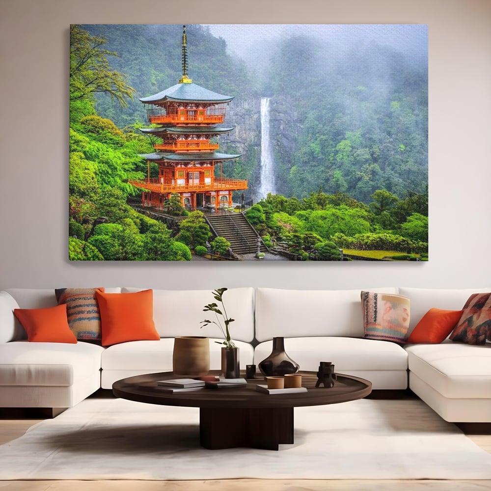 Tablou Canvas Premium, LuxCanva® O1050, Linistea Japoniei, Armonie, Om, Natura, Pagoda, Munti, Cascada, Calatorie, Sacru, Ritual, Zeu, Templu, Spirit, Nachi, Vacanta, Birou, Living, Dormitor