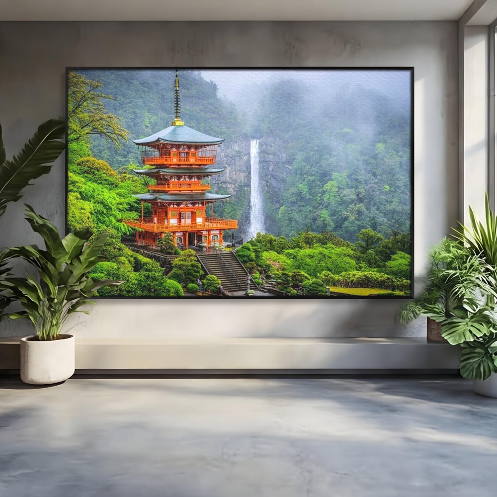 Tablou Canvas Premium, LuxCanva® O1050, Linistea Japoniei, Armonie, Om, Natura, Pagoda, Munti, Cascada, Calatorie, Sacru, Ritual, Zeu, Templu, Spirit, Nachi, Vacanta, Birou, Living, Dormitor