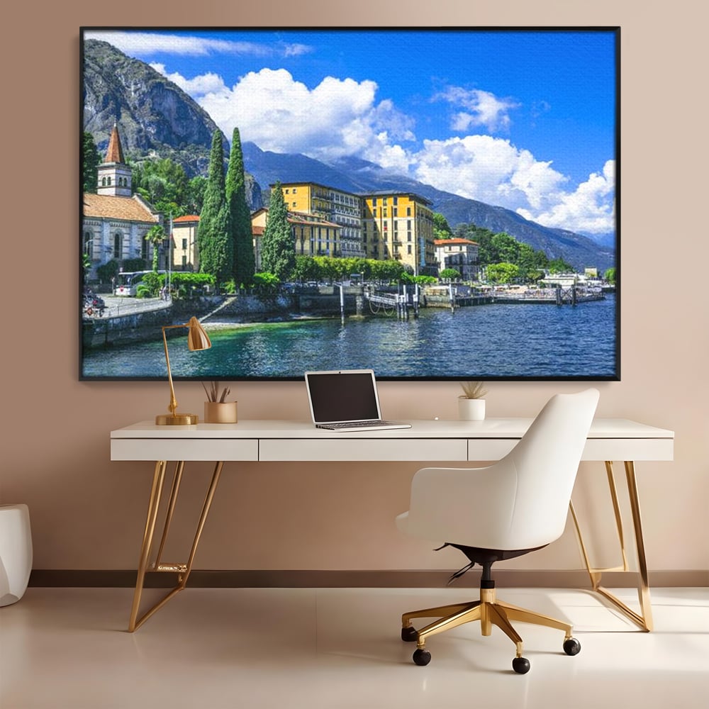 Tablou Canvas Premium, LuxCanva® O1059, Linistea Lacului Como, Riviera, Smarald, Alpin, Mediterana, Munti, Natura, Oaza, Lacustra, Soare, Serenitate, Azur, Vacanta, Creatie, Birou, Living, Dormitor