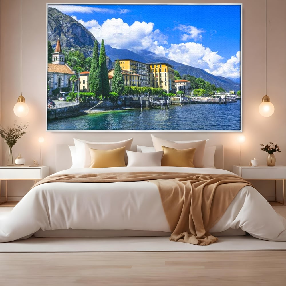 Tablou Canvas Premium, LuxCanva® O1059, Linistea Lacului Como, Riviera, Smarald, Alpin, Mediterana, Munti, Natura, Oaza, Lacustra, Soare, Serenitate, Azur, Vacanta, Creatie, Birou, Living, Dormitor