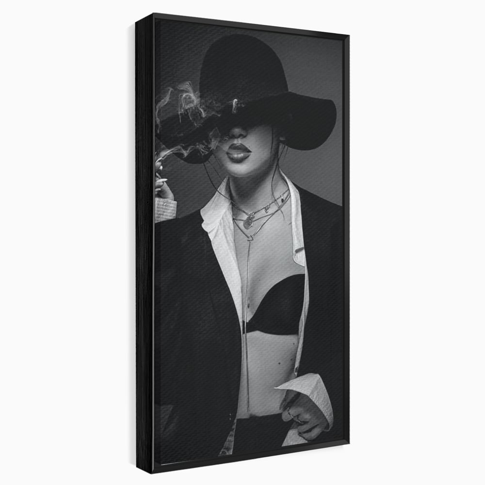 Tablou Canvas Premium, LuxCanva® P1001, Fumul Secretelor, Alb, Negru, Tigara, Fum, Senzual, Feminitate, Palarie, Seductie, Fashion, Editorial, Glamour, Atitudine, Sexy, Living, Dormitor