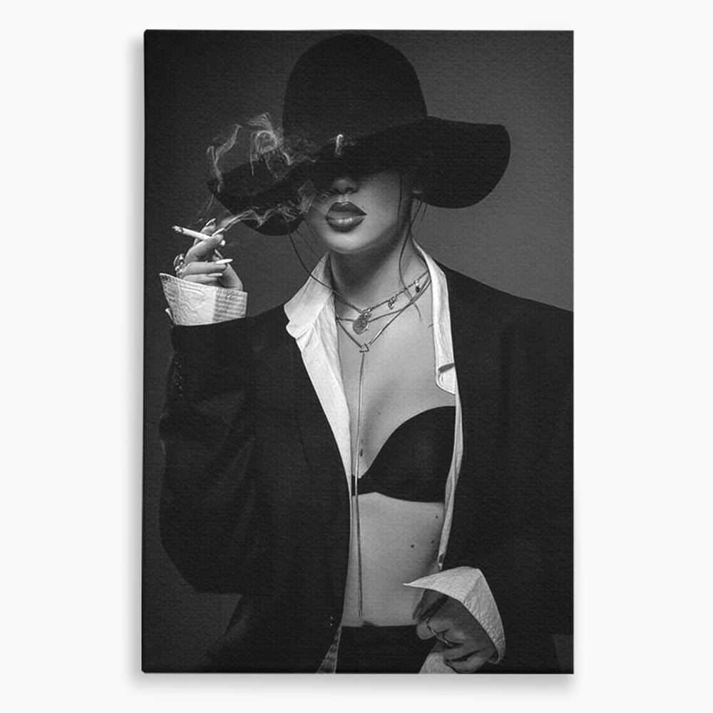 Tablou Canvas Premium, LuxCanva® P1001, Fumul Secretelor, Alb, Negru, Tigara, Fum, Senzual, Feminitate, Palarie, Seductie, Fashion, Editorial, Glamour, Atitudine, Sexy, Living, Dormitor