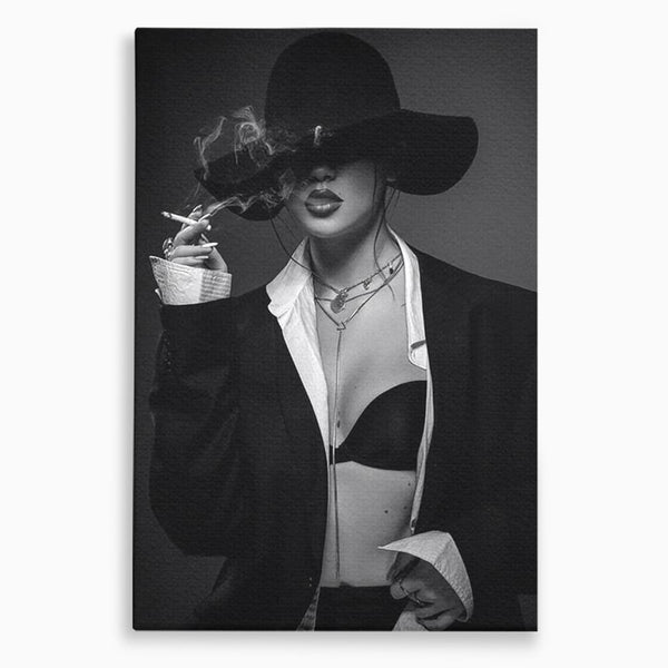 Tablou Canvas Premium, LuxCanva® P1001, Fumul Secretelor, Alb, Negru, Tigara, Fum, Senzual, Feminitate, Palarie, Seductie, Fashion, Editorial, Glamour, Atitudine, Sexy, Living, Dormitor