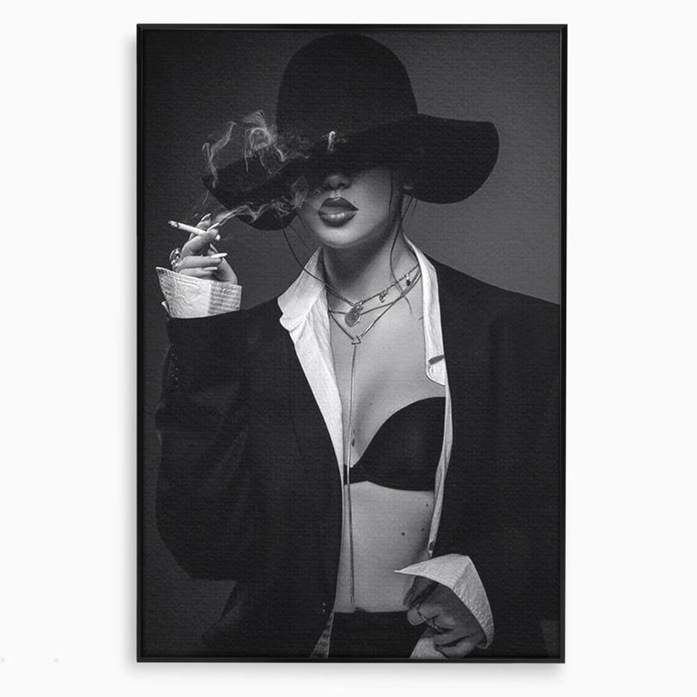 Tablou Canvas Premium, LuxCanva® P1001, Fumul Secretelor, Alb, Negru, Tigara, Fum, Senzual, Feminitate, Palarie, Seductie, Fashion, Editorial, Glamour, Atitudine, Sexy, Living, Dormitor