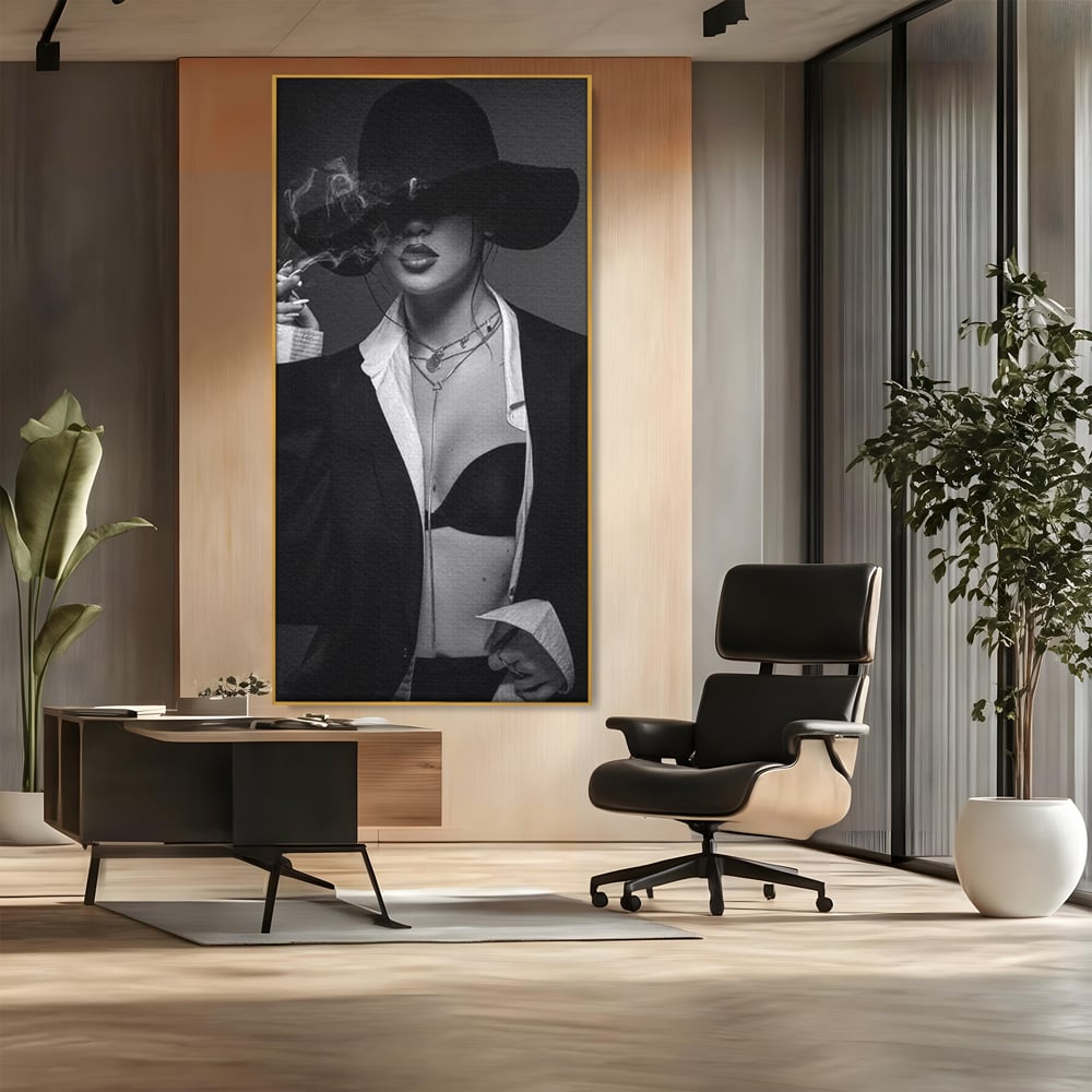 Tablou Canvas Premium, LuxCanva® P1001, Fumul Secretelor, Alb, Negru, Tigara, Fum, Senzual, Feminitate, Palarie, Seductie, Fashion, Editorial, Glamour, Atitudine, Sexy, Living, Dormitor