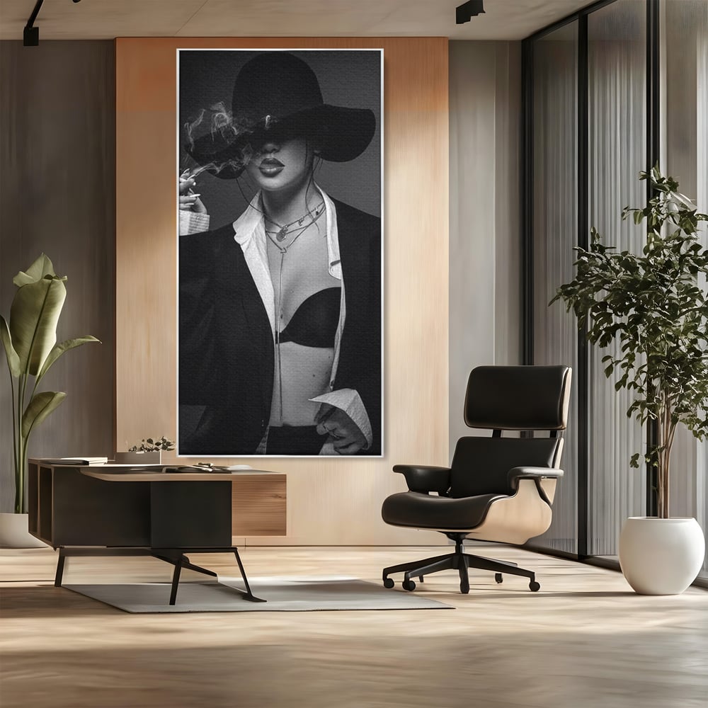 Tablou Canvas Premium, LuxCanva® P1001, Fumul Secretelor, Alb, Negru, Tigara, Fum, Senzual, Feminitate, Palarie, Seductie, Fashion, Editorial, Glamour, Atitudine, Sexy, Living, Dormitor