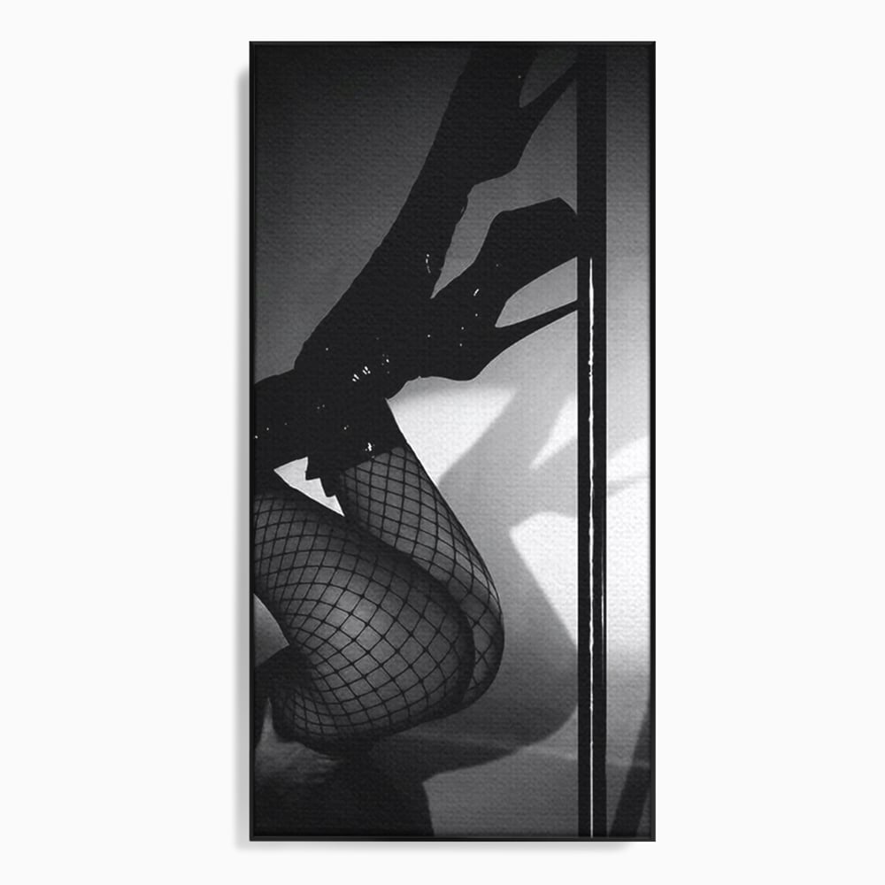 Leinwand Premium Canvas Wandkunst, LuxCanva® P1004, Geometrie der Verführung, Weiß, Schwarz, Drapierung, Netz, Tanz, künstlerisch, Bewegung, Schuhe, Podeste, Füße, sinnlich, sexy, sexy, Wohnen, Schlafzimmer