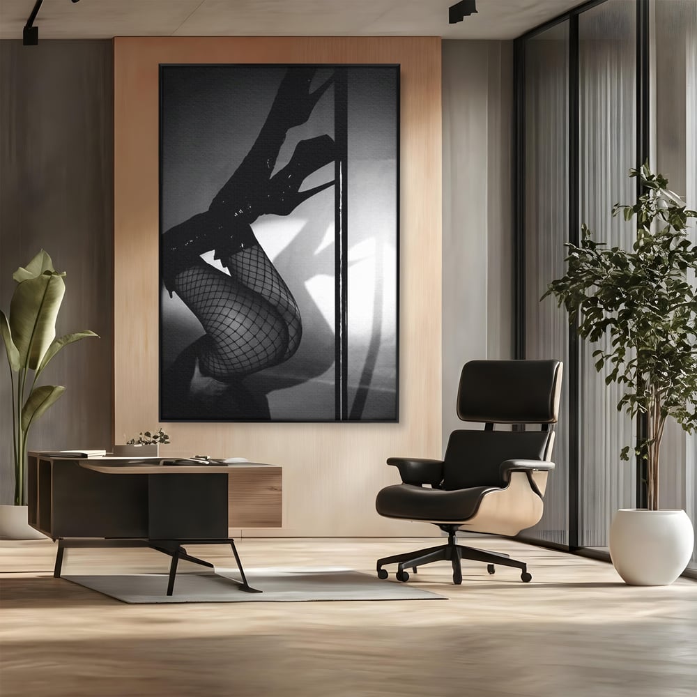 Leinwand Premium Canvas Wandkunst, LuxCanva® P1004, Geometrie der Verführung, Weiß, Schwarz, Drapierung, Netz, Tanz, künstlerisch, Bewegung, Schuhe, Podeste, Füße, sinnlich, sexy, sexy, Wohnen, Schlafzimmer