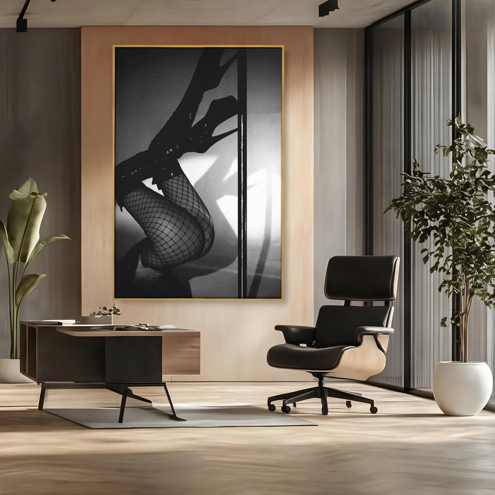 Leinwand Premium Canvas Wandkunst, LuxCanva® P1004, Geometrie der Verführung, Weiß, Schwarz, Drapierung, Netz, Tanz, künstlerisch, Bewegung, Schuhe, Podeste, Füße, sinnlich, sexy, sexy, Wohnen, Schlafzimmer