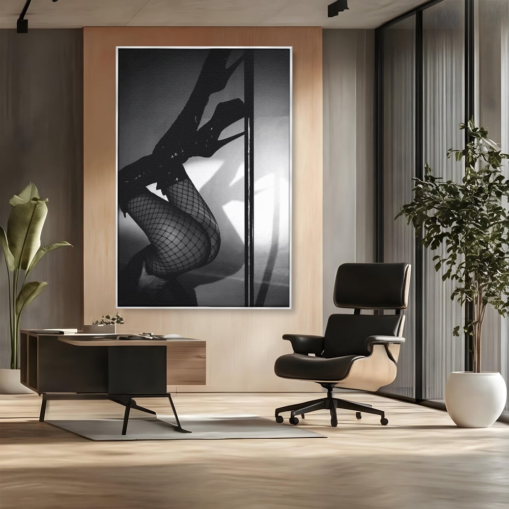 Leinwand Premium Canvas Wandkunst, LuxCanva® P1004, Geometrie der Verführung, Weiß, Schwarz, Drapierung, Netz, Tanz, künstlerisch, Bewegung, Schuhe, Podeste, Füße, sinnlich, sexy, sexy, Wohnen, Schlafzimmer