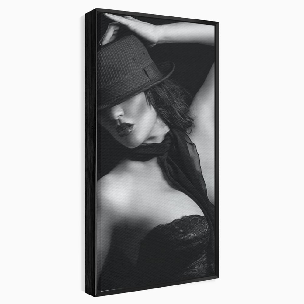 Tablou Canvas Premium, LuxCanva® P1005, Atingerea Misterului, Dantela, Negru, Seductie, Noir, Esarfa, Palarie, Dramatic, Cinematic, Fotografie, Buze, Detalii, Sexy, Living, Dormitor