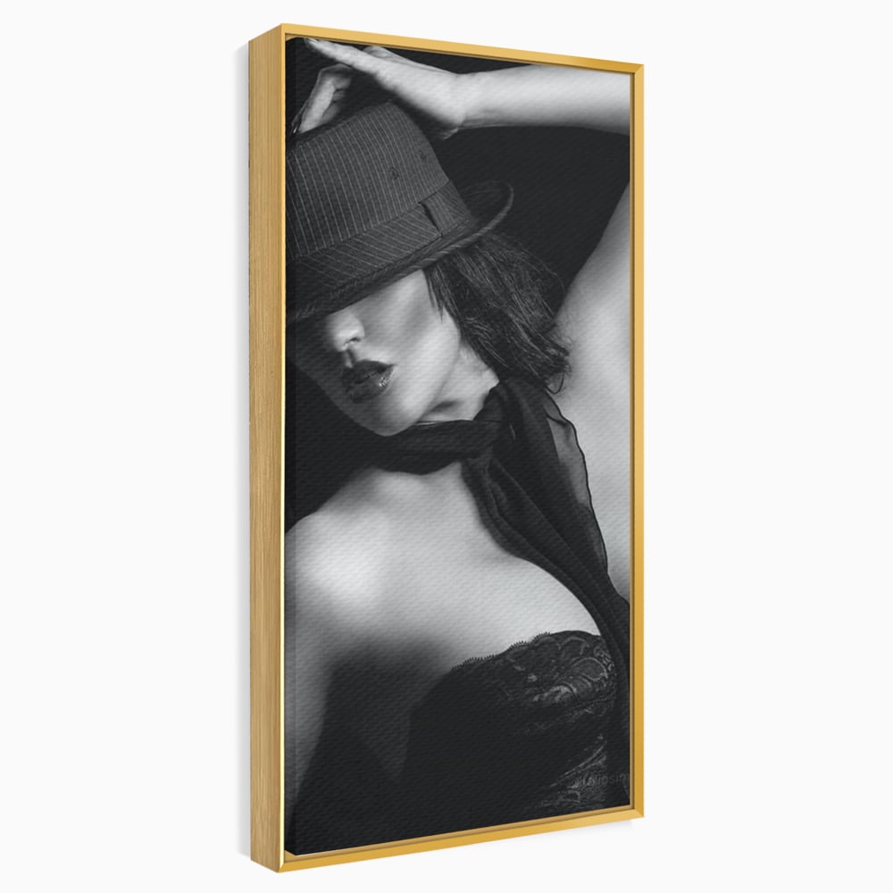 Tablou Canvas Premium, LuxCanva® P1005, Atingerea Misterului, Dantela, Negru, Seductie, Noir, Esarfa, Palarie, Dramatic, Cinematic, Fotografie, Buze, Detalii, Sexy, Living, Dormitor