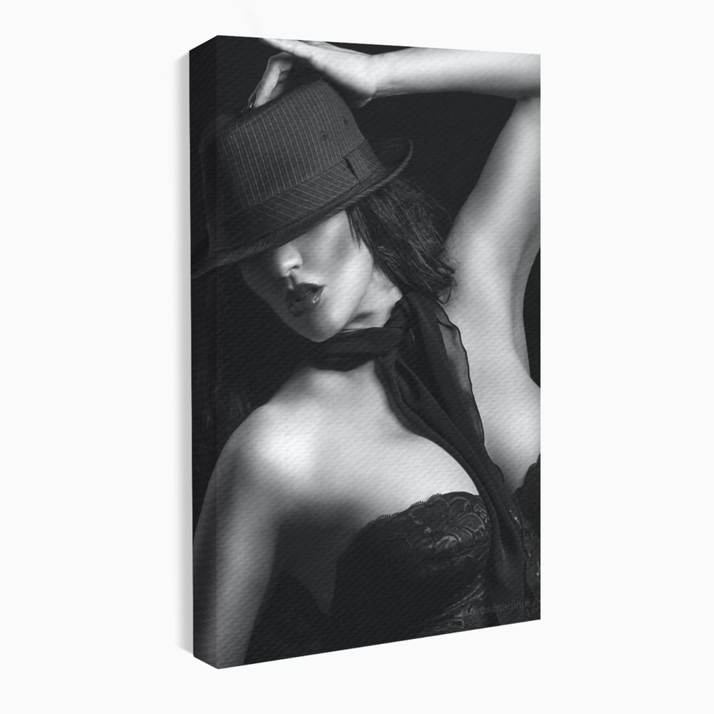 Tablou Canvas Premium, LuxCanva® P1005, Atingerea Misterului, Dantela, Negru, Seductie, Noir, Esarfa, Palarie, Dramatic, Cinematic, Fotografie, Buze, Detalii, Sexy, Living, Dormitor