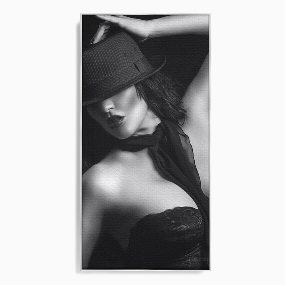Tablou Canvas Premium, LuxCanva® P1005, Atingerea Misterului, Dantela, Negru, Seductie, Noir, Esarfa, Palarie, Dramatic, Cinematic, Fotografie, Buze, Detalii, Sexy, Living, Dormitor