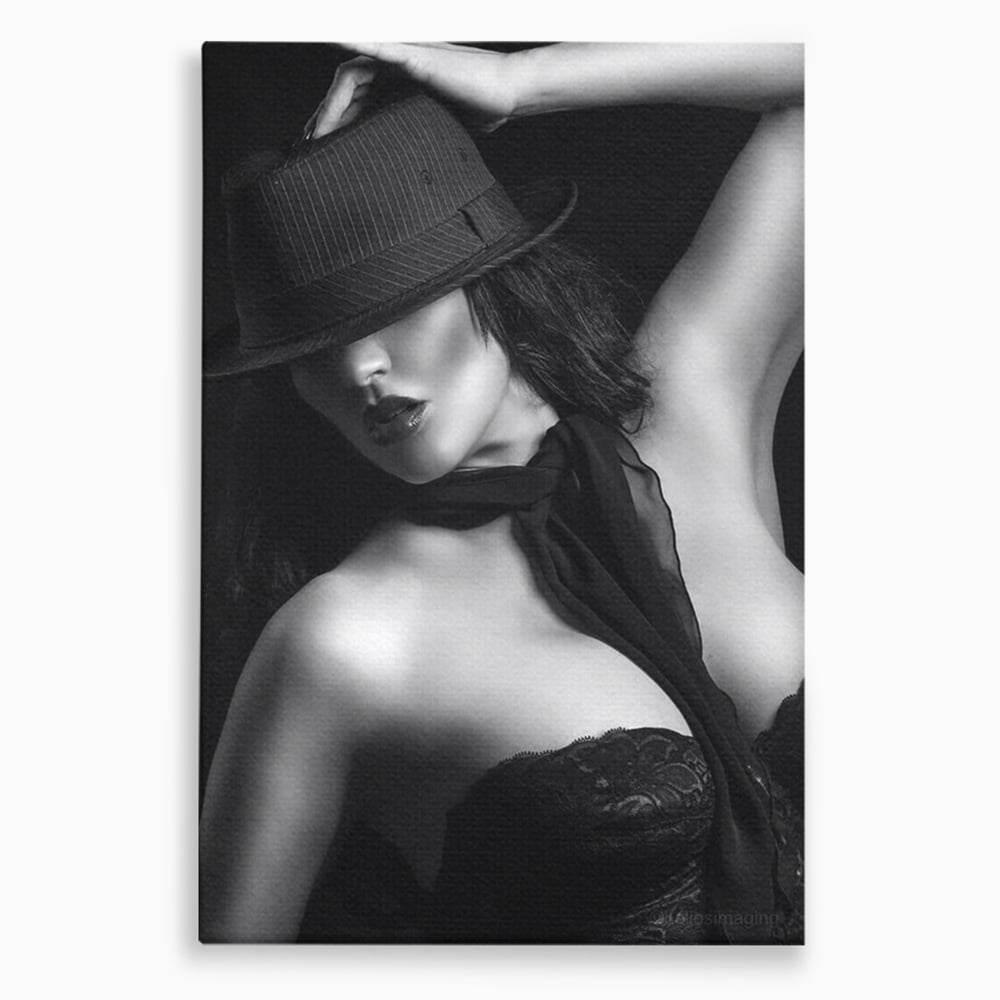 Tablou Canvas Premium, LuxCanva® P1005, Atingerea Misterului, Dantela, Negru, Seductie, Noir, Esarfa, Palarie, Dramatic, Cinematic, Fotografie, Buze, Detalii, Sexy, Living, Dormitor