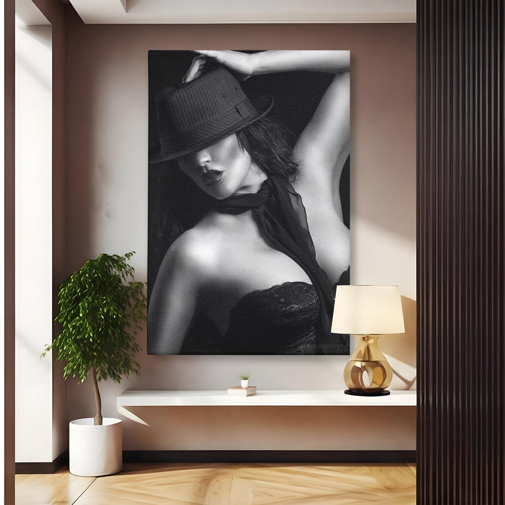 Tablou Canvas Premium, LuxCanva® P1005, Atingerea Misterului, Dantela, Negru, Seductie, Noir, Esarfa, Palarie, Dramatic, Cinematic, Fotografie, Buze, Detalii, Sexy, Living, Dormitor