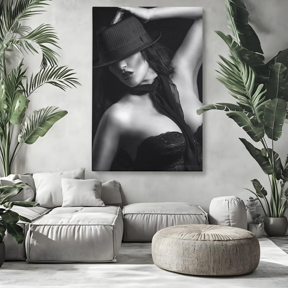 Tablou Canvas Premium, LuxCanva® P1005, Atingerea Misterului, Dantela, Negru, Seductie, Noir, Esarfa, Palarie, Dramatic, Cinematic, Fotografie, Buze, Detalii, Sexy, Living, Dormitor
