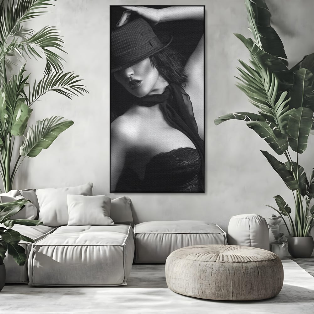 Tablou Canvas Premium, LuxCanva® P1005, Atingerea Misterului, Dantela, Negru, Seductie, Noir, Esarfa, Palarie, Dramatic, Cinematic, Fotografie, Buze, Detalii, Sexy, Living, Dormitor