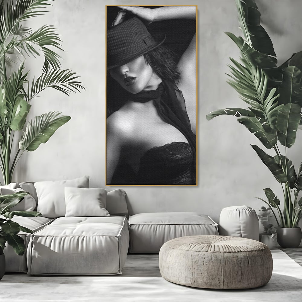 Tablou Canvas Premium, LuxCanva® P1005, Atingerea Misterului, Dantela, Negru, Seductie, Noir, Esarfa, Palarie, Dramatic, Cinematic, Fotografie, Buze, Detalii, Sexy, Living, Dormitor