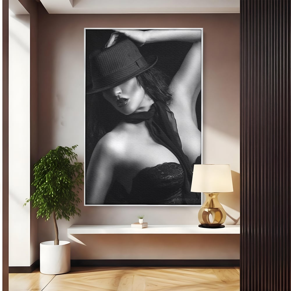 Tablou Canvas Premium, LuxCanva® P1005, Atingerea Misterului, Dantela, Negru, Seductie, Noir, Esarfa, Palarie, Dramatic, Cinematic, Fotografie, Buze, Detalii, Sexy, Living, Dormitor