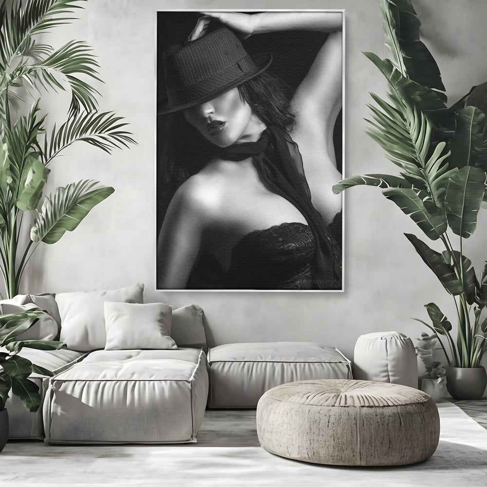 Tablou Canvas Premium, LuxCanva® P1005, Atingerea Misterului, Dantela, Negru, Seductie, Noir, Esarfa, Palarie, Dramatic, Cinematic, Fotografie, Buze, Detalii, Sexy, Living, Dormitor