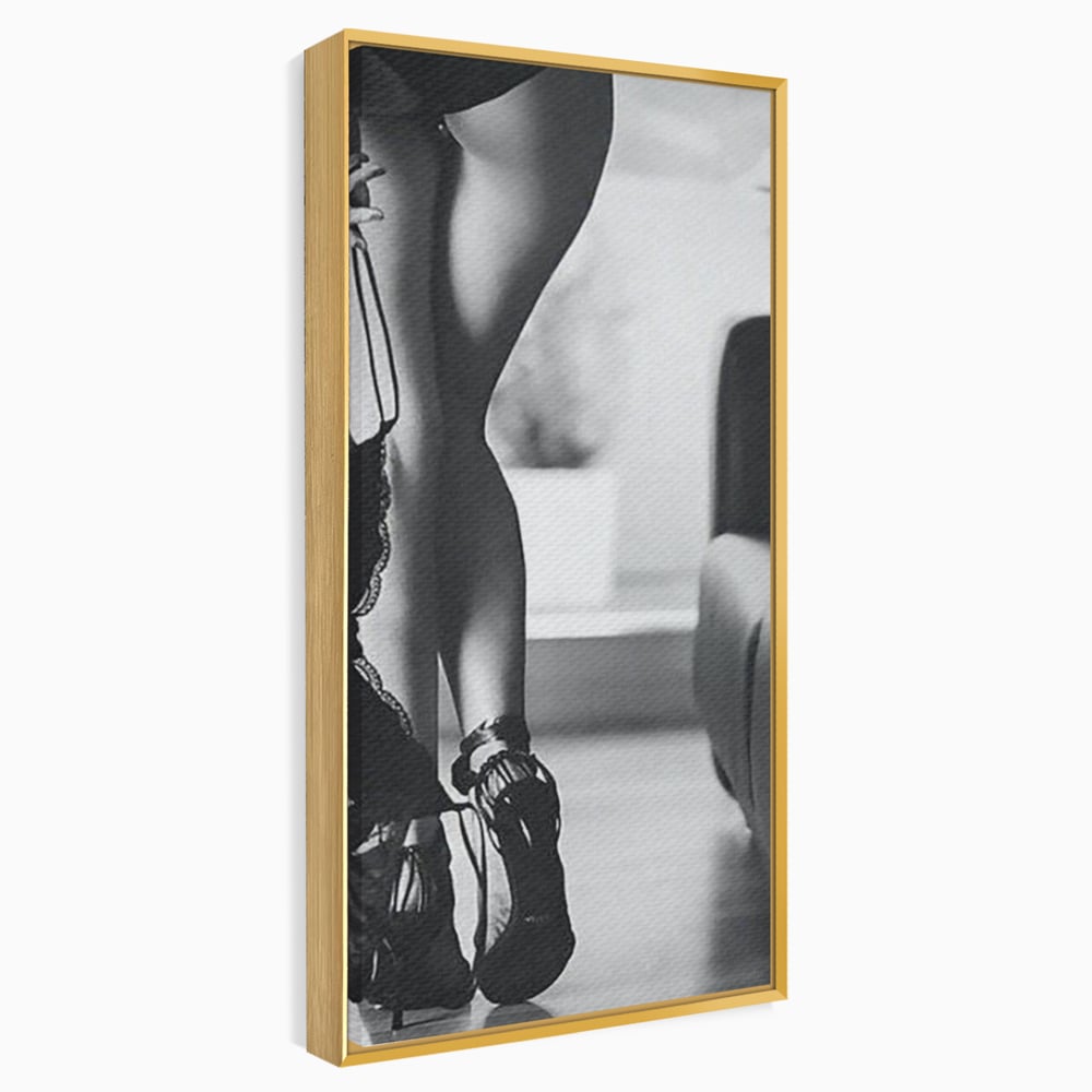 Tablou Canvas Premium, LuxCanva® P1014, Femeia care Pleacă, Picioare, Pantofi, Toc, Dresuri, Pasi, Catifea, Noapte, Intalnire, Scena, Film, Ganduri, Tacere, Aventura, Living, Dormitor