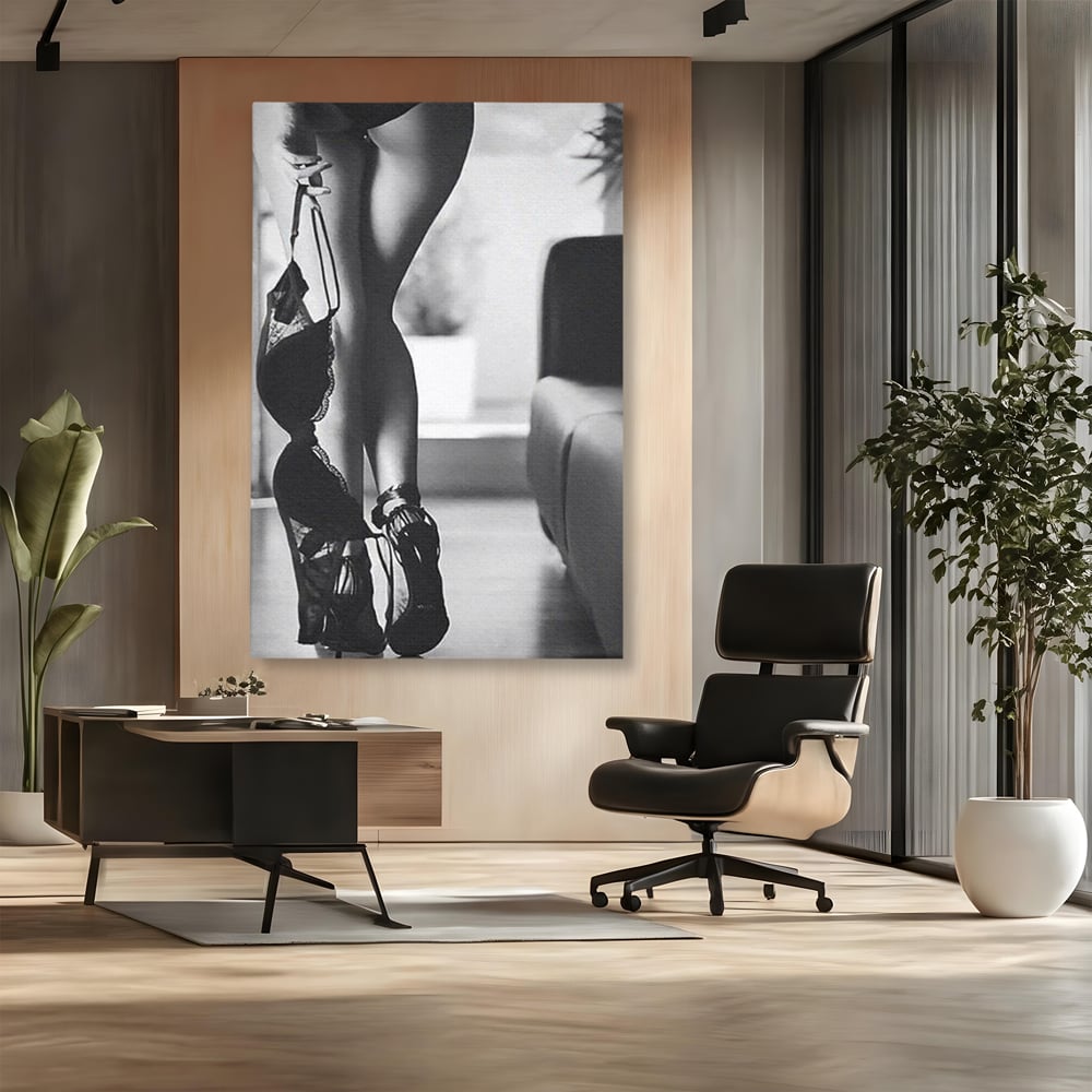 Tablou Canvas Premium, LuxCanva® P1014, Femeia care Pleacă, Picioare, Pantofi, Toc, Dresuri, Pasi, Catifea, Noapte, Intalnire, Scena, Film, Ganduri, Tacere, Aventura, Living, Dormitor