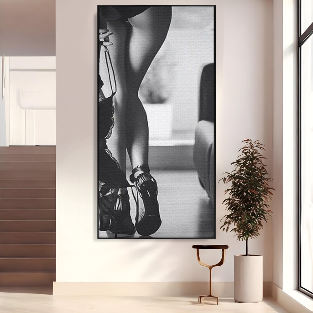 Tablou Canvas Premium, LuxCanva® P1014, Femeia care Pleacă, Picioare, Pantofi, Toc, Dresuri, Pasi, Catifea, Noapte, Intalnire, Scena, Film, Ganduri, Tacere, Aventura, Living, Dormitor
