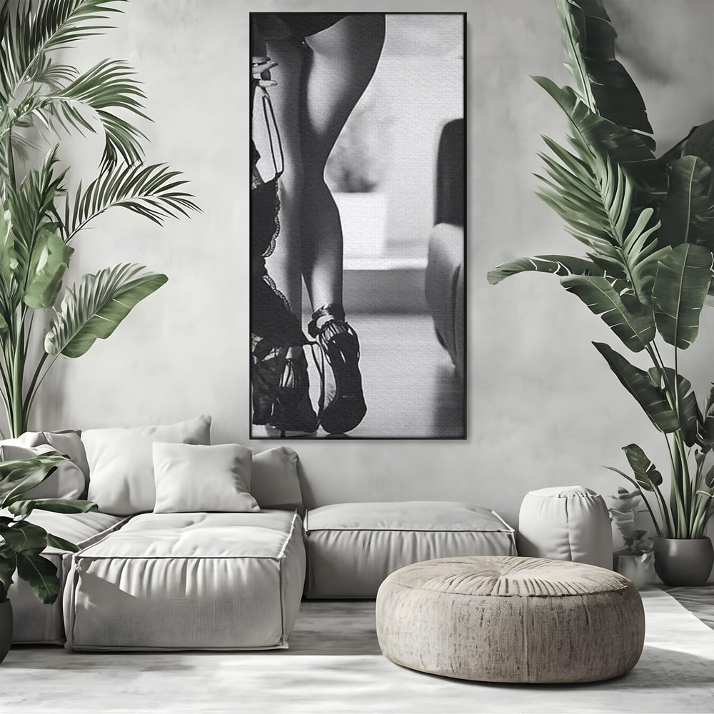 Tablou Canvas Premium, LuxCanva® P1014, Femeia care Pleacă, Picioare, Pantofi, Toc, Dresuri, Pasi, Catifea, Noapte, Intalnire, Scena, Film, Ganduri, Tacere, Aventura, Living, Dormitor