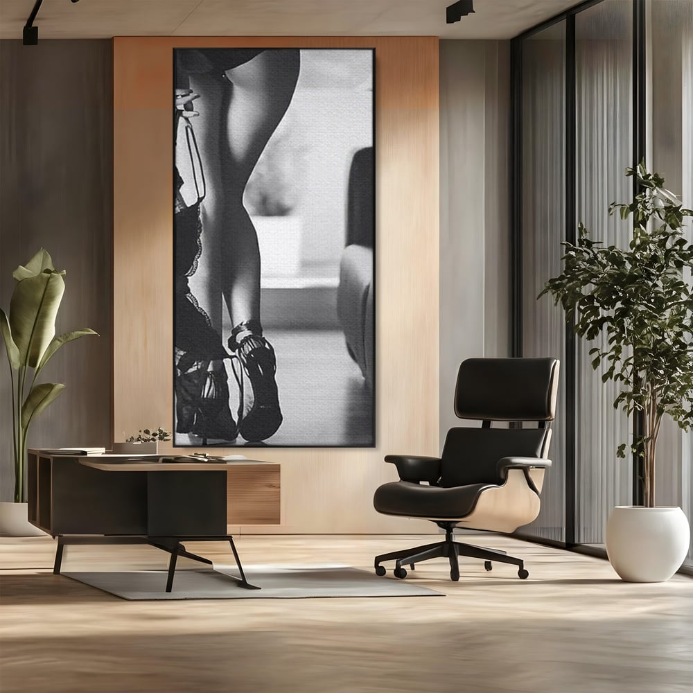 Tablou Canvas Premium, LuxCanva® P1014, Femeia care Pleacă, Picioare, Pantofi, Toc, Dresuri, Pasi, Catifea, Noapte, Intalnire, Scena, Film, Ganduri, Tacere, Aventura, Living, Dormitor