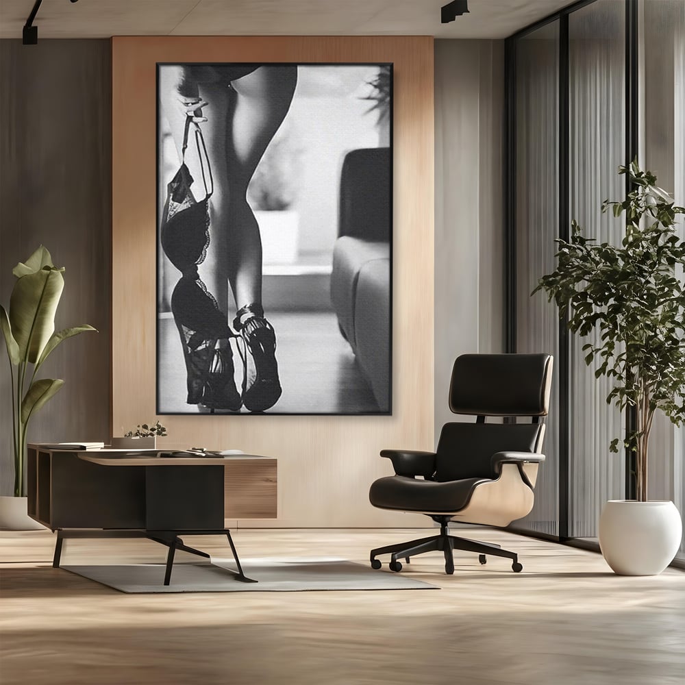 Tablou Canvas Premium, LuxCanva® P1014, Femeia care Pleacă, Picioare, Pantofi, Toc, Dresuri, Pasi, Catifea, Noapte, Intalnire, Scena, Film, Ganduri, Tacere, Aventura, Living, Dormitor