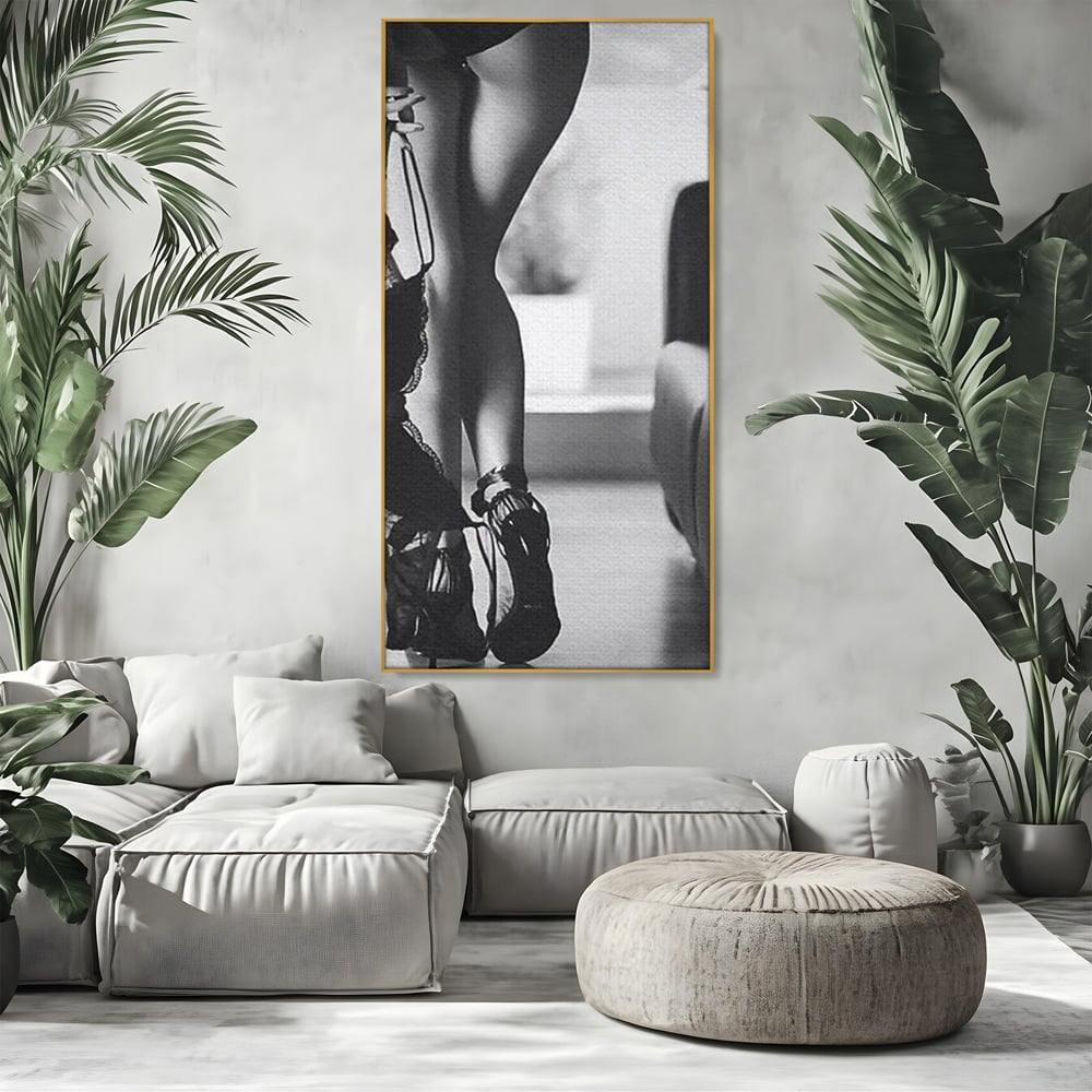 Tablou Canvas Premium, LuxCanva® P1014, Femeia care Pleacă, Picioare, Pantofi, Toc, Dresuri, Pasi, Catifea, Noapte, Intalnire, Scena, Film, Ganduri, Tacere, Aventura, Living, Dormitor