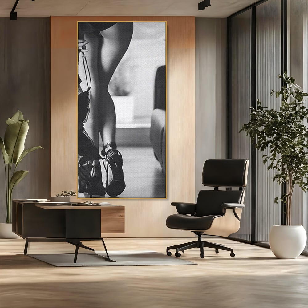 Tablou Canvas Premium, LuxCanva® P1014, Femeia care Pleacă, Picioare, Pantofi, Toc, Dresuri, Pasi, Catifea, Noapte, Intalnire, Scena, Film, Ganduri, Tacere, Aventura, Living, Dormitor