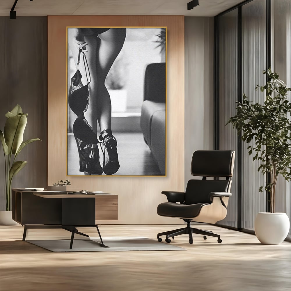 Tablou Canvas Premium, LuxCanva® P1014, Femeia care Pleacă, Picioare, Pantofi, Toc, Dresuri, Pasi, Catifea, Noapte, Intalnire, Scena, Film, Ganduri, Tacere, Aventura, Living, Dormitor