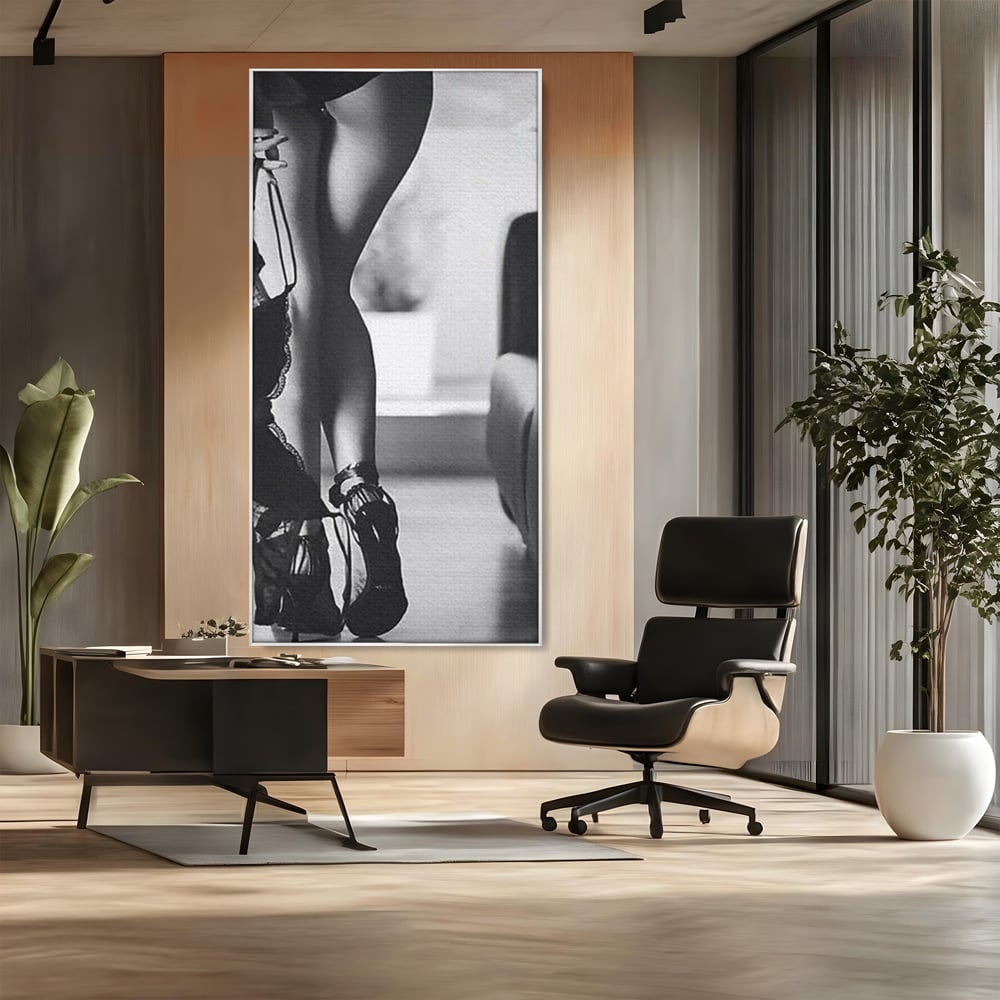 Tablou Canvas Premium, LuxCanva® P1014, Femeia care Pleacă, Picioare, Pantofi, Toc, Dresuri, Pasi, Catifea, Noapte, Intalnire, Scena, Film, Ganduri, Tacere, Aventura, Living, Dormitor