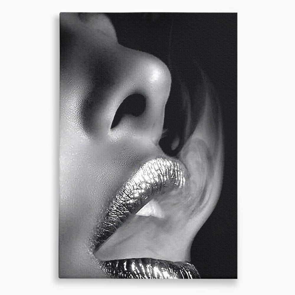 Tablou Canvas Premium, LuxCanva® P1017, Soapta de Argint, Buze, Fum, Metalic, Glamour, Alb, Negru, Seductie, Umbra, Feminitate, Dormitor, Living