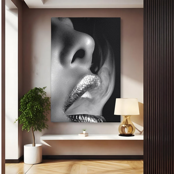 Tablou Canvas Premium, LuxCanva® P1017, Soapta de Argint, Buze, Fum, Metalic, Glamour, Alb, Negru, Seductie, Umbra, Feminitate, Dormitor, Living