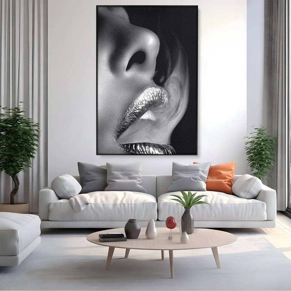 Tablou Canvas Premium, LuxCanva® P1017, Soapta de Argint, Buze, Fum, Metalic, Glamour, Alb, Negru, Seductie, Umbra, Feminitate, Dormitor, Living
