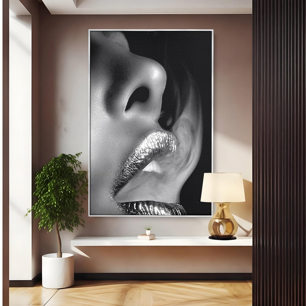 Tablou Canvas Premium, LuxCanva® P1017, Soapta de Argint, Buze, Fum, Metalic, Glamour, Alb, Negru, Seductie, Umbra, Feminitate, Dormitor, Living
