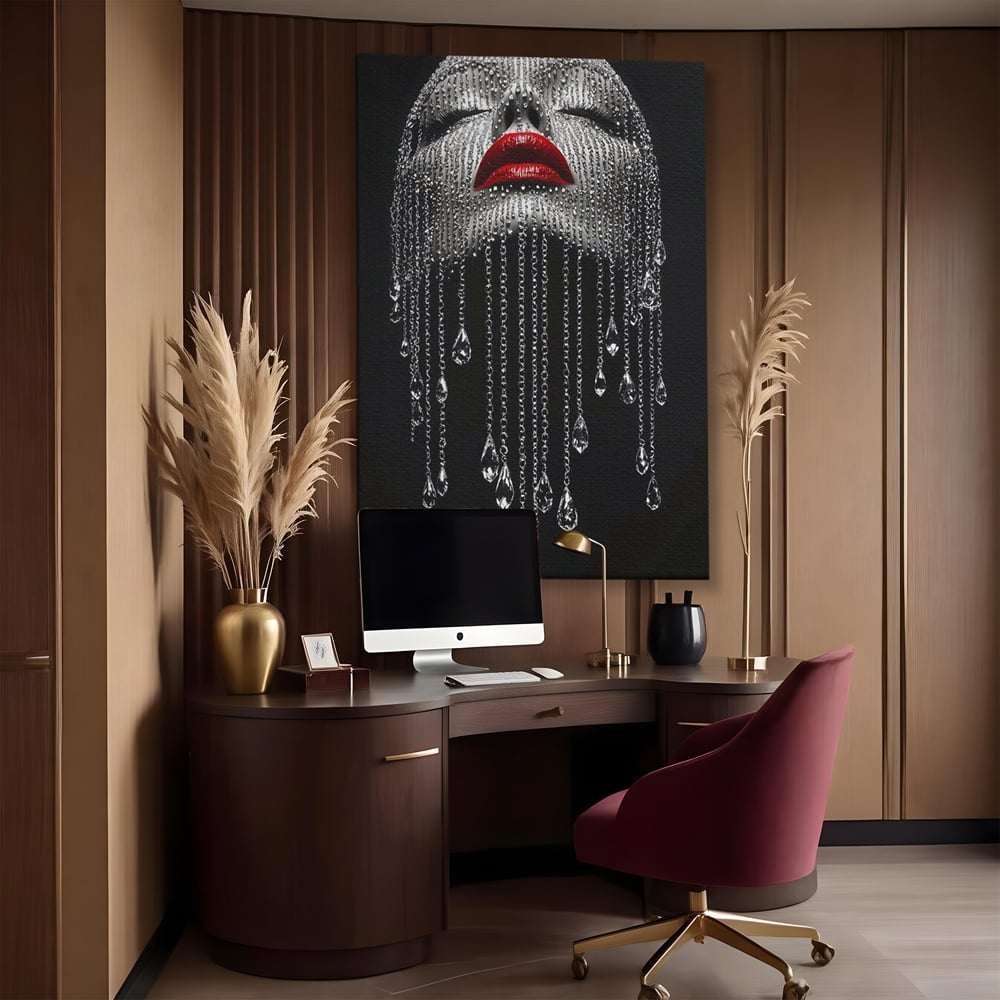 Tablou Canvas Premium, LuxCanva® P1041, Sub Ploaia de Diamante, Diamante, Ploaie, Regina, Cristal, Sclipire, Lanturi, Hipnotic, Sedinta, Fotomodel, Buze, Rosu, Living, Dormitor