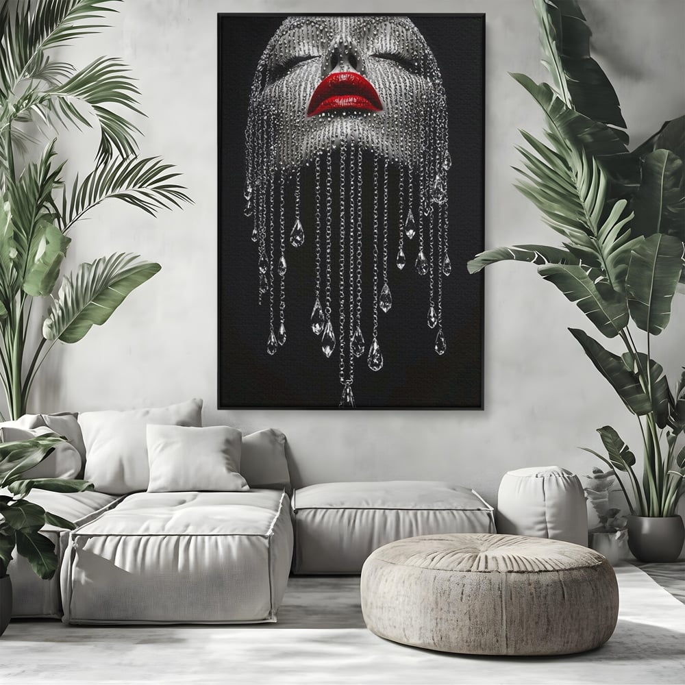Tablou Canvas Premium, LuxCanva® P1041, Sub Ploaia de Diamante, Diamante, Ploaie, Regina, Cristal, Sclipire, Lanturi, Hipnotic, Sedinta, Fotomodel, Buze, Rosu, Living, Dormitor