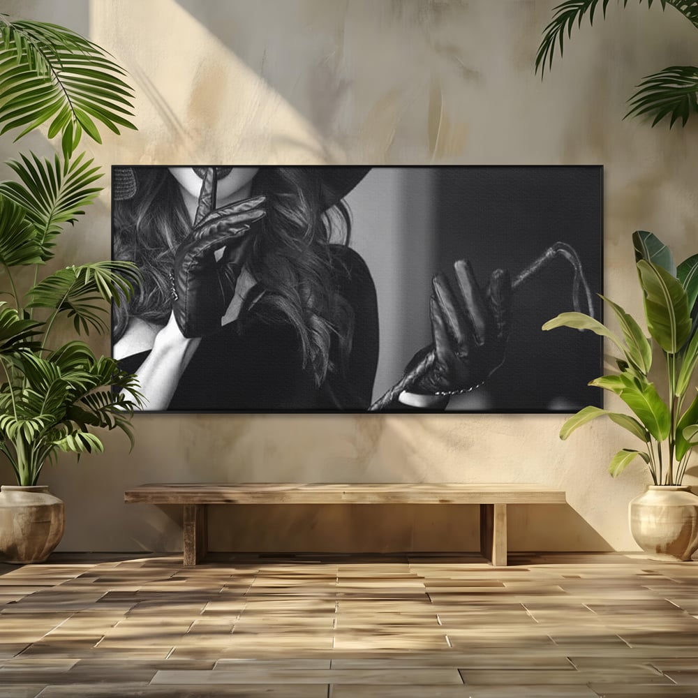 Tablou Canvas Premium, LuxCanva® P1047, Puterea din Mănuși, Autoritate, Manusi, Eleganta, Palarie, Putere, Feminina, Teatralitate, Senzualitate, Provocare, Sexy, Living, Dormitor