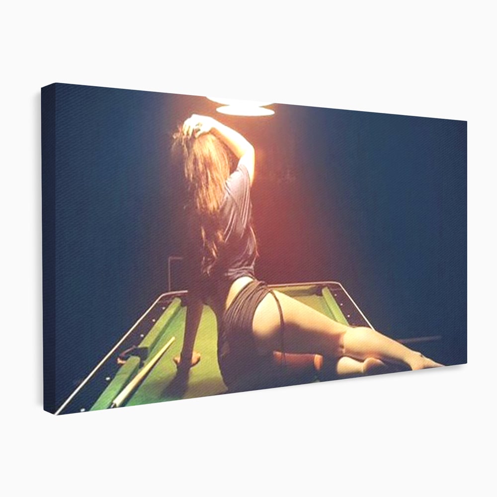 Leinwand Wandkunst Canvas Premium, LuxCanva® P1056, Billardtisch, Spiel, Zimmer, Nacht, Tisch, Grün, Silhouette, Silhouette, Atmosphäre, Spaß, sinnlich, filmisch, Queue, Kugeln, Abend, Wohnen, Schlafzimmer