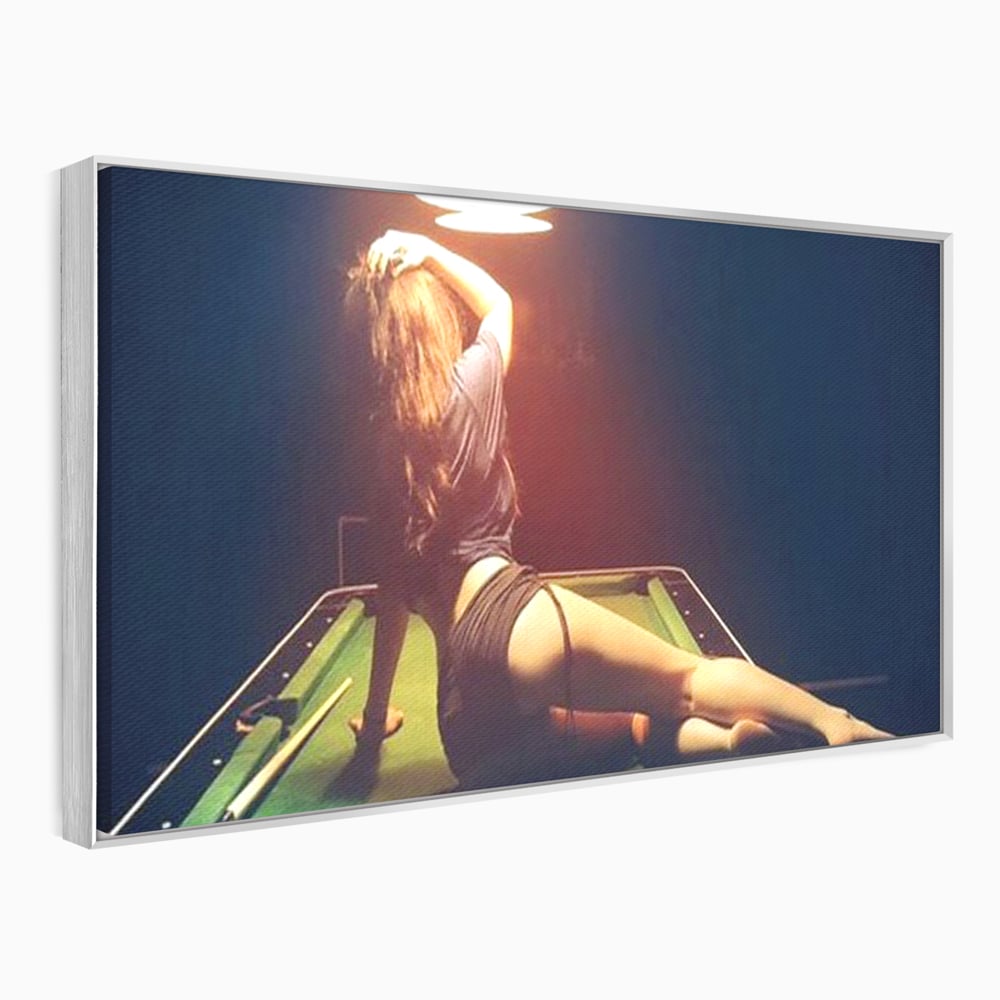 Leinwand Wandkunst Canvas Premium, LuxCanva® P1056, Billardtisch, Spiel, Zimmer, Nacht, Tisch, Grün, Silhouette, Silhouette, Atmosphäre, Spaß, sinnlich, filmisch, Queue, Kugeln, Abend, Wohnen, Schlafzimmer