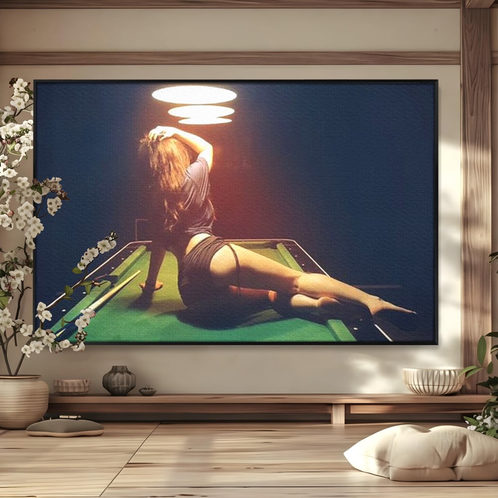 Leinwand Wandkunst Canvas Premium, LuxCanva® P1056, Billardtisch, Spiel, Zimmer, Nacht, Tisch, Grün, Silhouette, Silhouette, Atmosphäre, Spaß, sinnlich, filmisch, Queue, Kugeln, Abend, Wohnen, Schlafzimmer