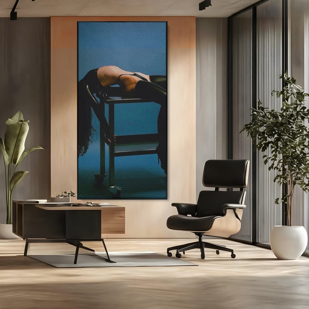 Tablou Canvas Premium, LuxCanva® P1057, Coregrafia Trupului, Gravitatie, Senzual, Lumina, Umbre, Corp, Iubire, Dezlantuire, Timiditate, Cizme, Albastru, Masa, Echilibru, Living, Dormitor