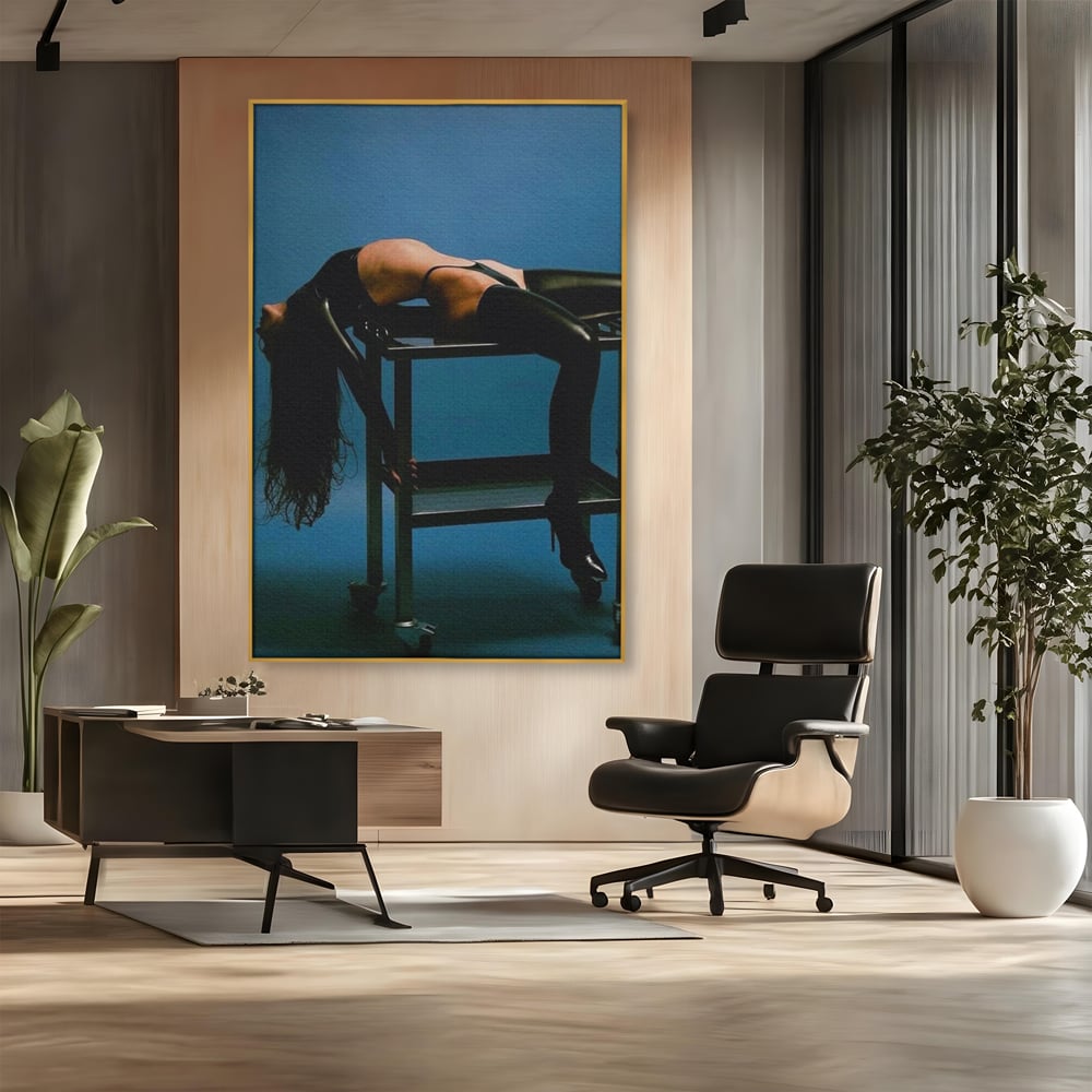 Tablou Canvas Premium, LuxCanva® P1057, Coregrafia Trupului, Gravitatie, Senzual, Lumina, Umbre, Corp, Iubire, Dezlantuire, Timiditate, Cizme, Albastru, Masa, Echilibru, Living, Dormitor